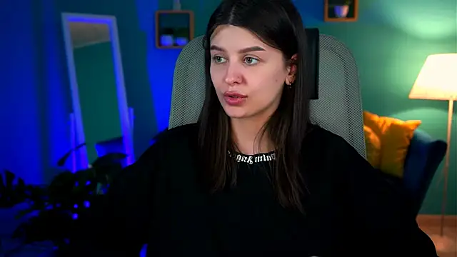 Snapshot of NicoleMun chatting on February 19, 6:32 pm NicoleMun online show from February 19, 6:32 pm