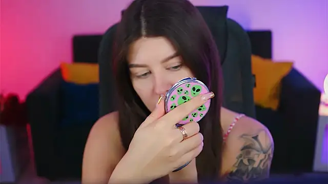 Snapshot of NicoleMun chatting on February 22, 5:02 am NicoleMun online show from February 22, 5:02 am