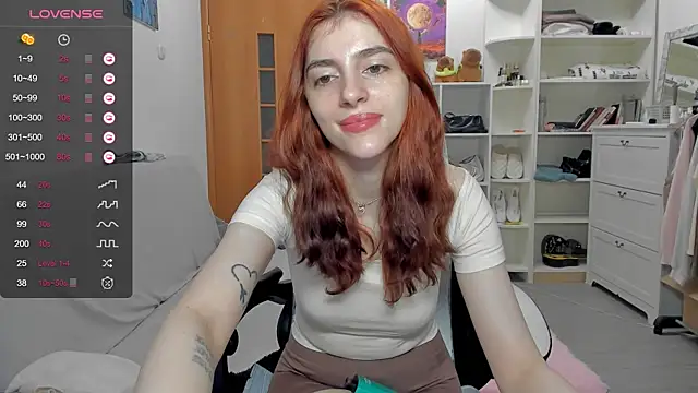 Snapshot of broosnica1 chatting on June 18, 5:39 am broosnica1 online show from June 18, 5:39 am