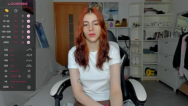 Snapshot of broosnica1 chatting on July 6, 6:42 am broosnica1 online show from July 6, 6:42 am