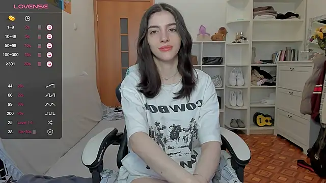 broosnica1 online show from April 12, 7:44 am