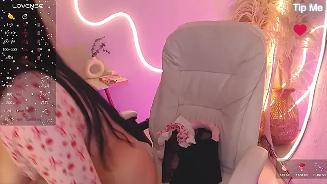 ViolettaHotLatin  online show from March 24, 12:05 pm