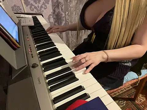 Snapshot of mila_von_tease chatting on December 10, 6:28 pm mila von tease online show from December 10, 6:28 pm