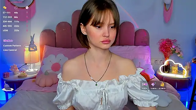 Snapshot of MaryLew chatting on October 12, 5:31 am MaryLew online show from October 12, 5:31 am