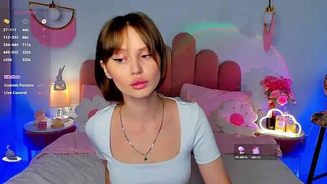 Snapshot of MaryLew chatting on October 7, 6:14 am MaryLew online show from October 7, 6:14 am