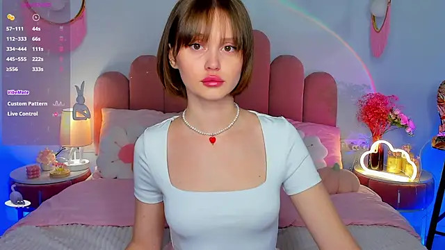 Snapshot of MaryLew chatting on October 15, 5:28 am MaryLew online show from October 15, 5:28 am