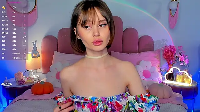 Snapshot of MaryLew chatting on October 17, 5:22 am MaryLew online show from October 17, 5:22 am