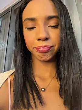 Snapshot of xenia_golden chatting on June 18, 8:25 pm xenia golden online show from June 18, 8:25 pm