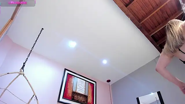  AlejaCruz  online show from December 17, 9:20 pm