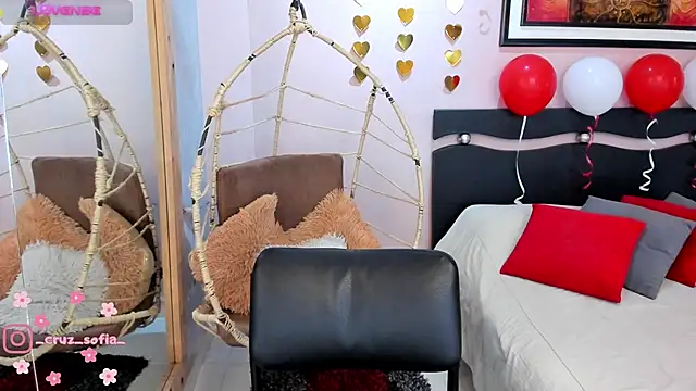  AlejaCruz  online show from February 14, 6:30 pm