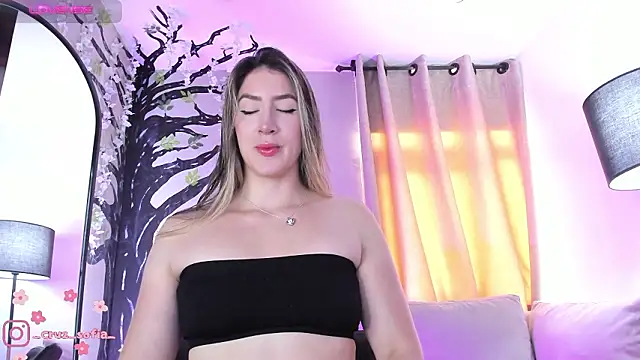  AlejaCruz  online show from March 18, 5:25 pm