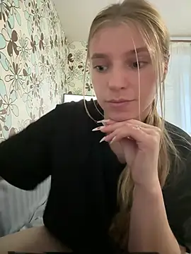 adel secret online show from April 7, 11:45 am