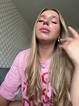 Snapshot of adel_secret chatting on July 10, 1:22 pm adel secret online show from July 10, 1:22 pm