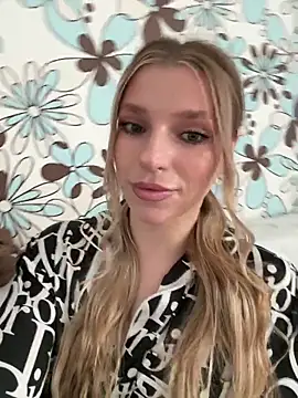 adel secret online show from April 25, 11:35 am