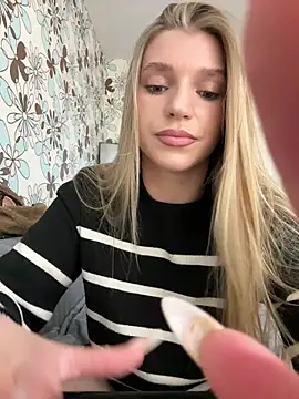 adel secret online show from April 4, 7:31 pm