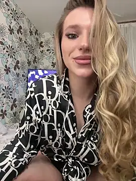 Snapshot of adel_secret chatting on February 4, 9:10 pm adel secret online show from February 4, 9:10 pm