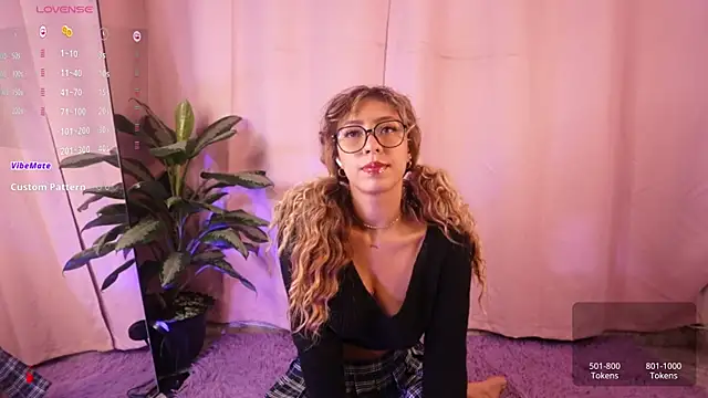 Snapshot of Miranditta chatting on March 1, 1:32 am Miranditta online show from March 1, 1:32 am