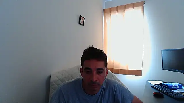 Snapshot of Latineirajp chatting on June 9, 2:01 am Latineirajp online show from June 9, 2:01 am