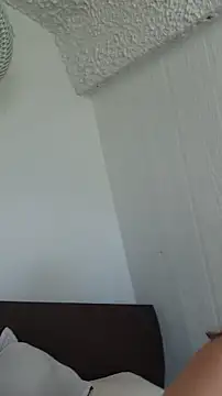 Snapshot of Sophy_Bunny chatting on December 3, 3:55 pm Sophy Bunny online show from December 3, 3:55 pm