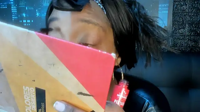 Snapshot of Charlotte__Brown_ chatting on October 21, 11:42 am Charlotte Brown online show from October 21, 11:42 am