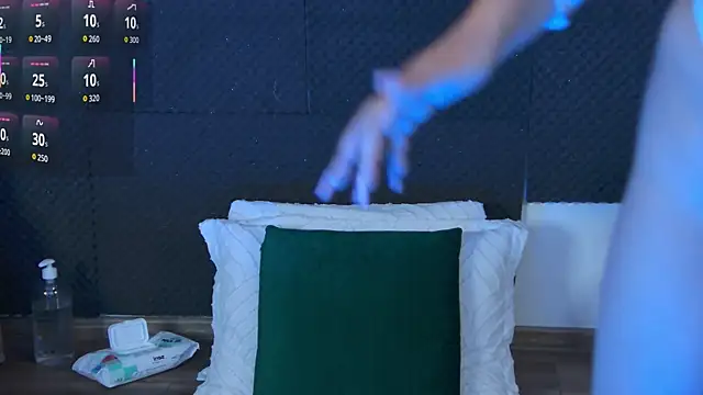 GinaMence online show from November 26, 2:39 pm