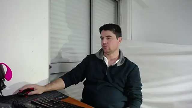 Kohaynewbie online show from January 15, 4:54 pm