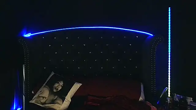 Snapshot of msyvette1970@xh chatting on February 15, 3:39 pm msyvette1970xh online show from February 15, 3:39 pm