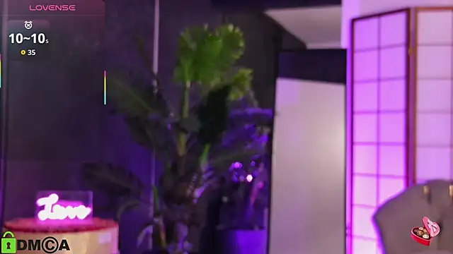 OliviaHawn online show from November 24, 9:04 pm