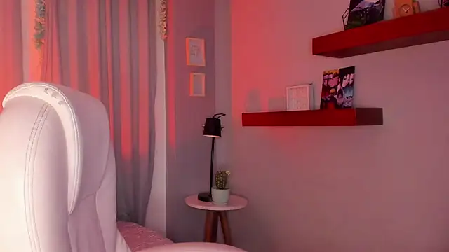 Snapshot of Violetta_Nur chatting on February 12, 4:33 am Violetta Nur online show from February 12, 4:33 am