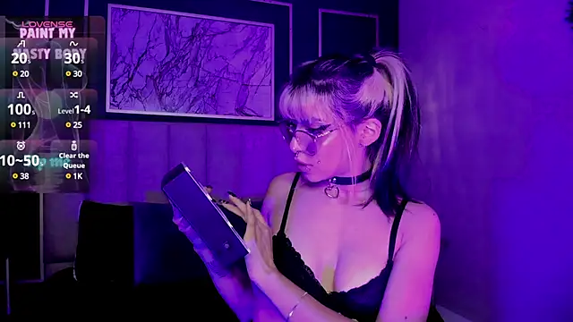 Snapshot of Violetta_Nur chatting on January 26, 5:34 am Violetta Nur online show from January 26, 5:34 am