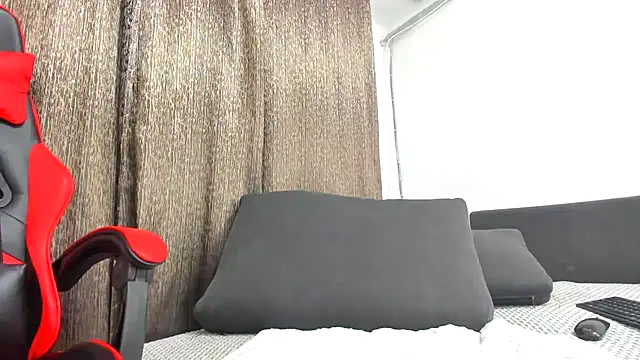 Snapshot of EmmaStward chatting on November 24, 7:14 pm EmmaStward online show from November 24, 7:14 pm