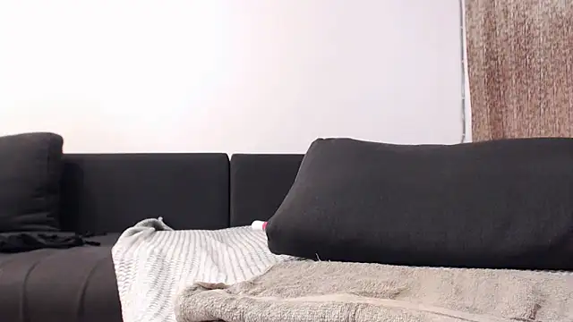 Snapshot of EmmaStward chatting on November 4, 7:34 am EmmaStward online show from November 4, 7:34 am