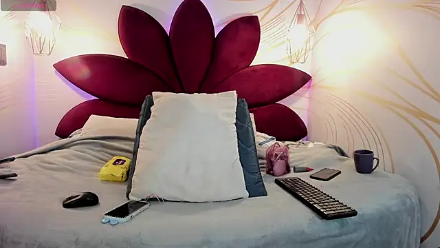 Snapshot of Alice_simpson1 chatting on March 10, 11:45 am Alice simpson1 online show from March 10, 11:45 am