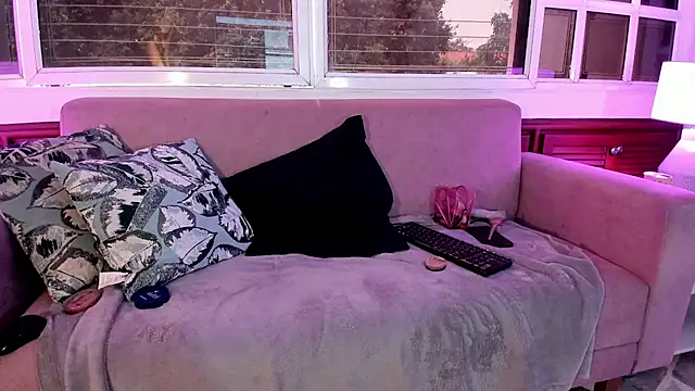 Snapshot of Alice_simpson1 chatting on October 7, 11:55 am Alice simpson1 online show from October 7, 11:55 am