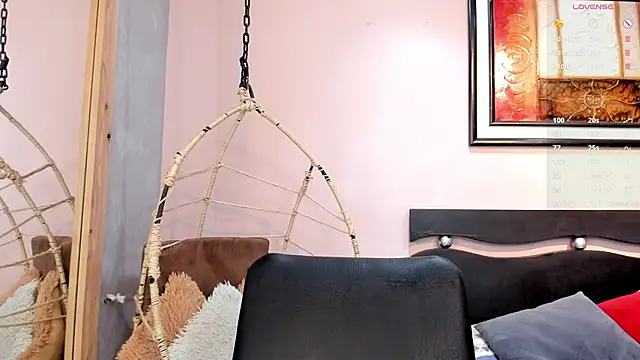 Snapshot of _LaraMom_ chatting on May 25, 7:34 pm LaraMom online show from May 25, 7:34 pm