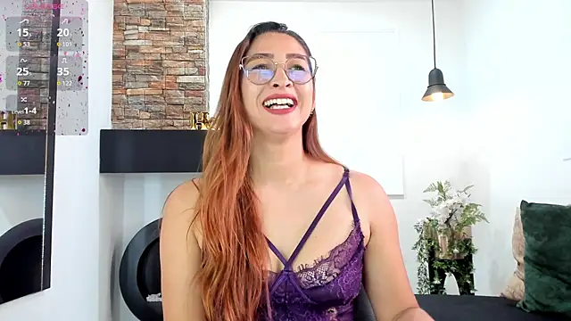 Snapshot of _LaraMom_ chatting on October 2, 7:39 pm LaraMom online show from October 2, 7:39 pm