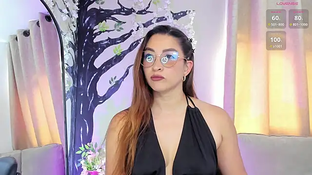 Snapshot of _LaraMom_ chatting on April 22, 7:42 pm LaraMom online show from April 22, 7:42 pm