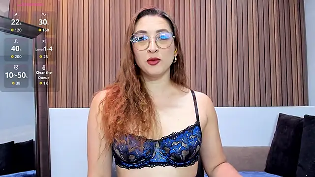 Snapshot of _LaraMom_ chatting on July 15, 1:51 pm LaraMom online show from July 15, 1:51 pm