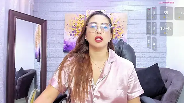  LaraMom  online show from March 10, 7:40 pm