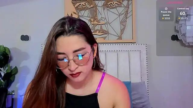 Snapshot of _LaraMom_ chatting on July 12, 6:09 pm LaraMom online show from July 12, 6:09 pm