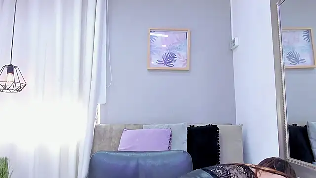 Snapshot of _LaraMom_ chatting on September 20, 12:21 pm LaraMom online show from September 20, 12:21 pm