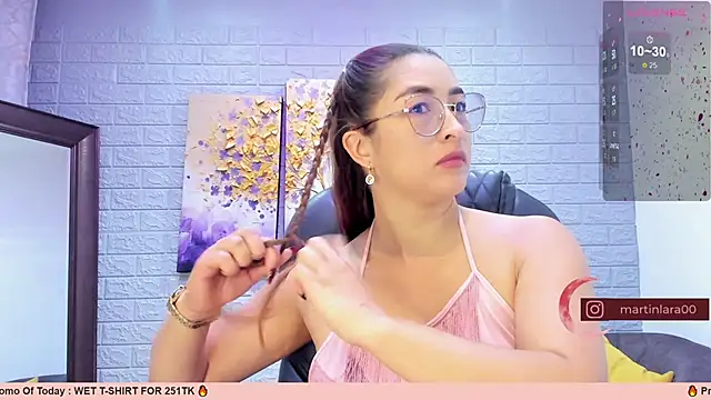 Snapshot of _LaraMom_ chatting on March 17, 12:46 pm LaraMom online show from March 17, 12:46 pm