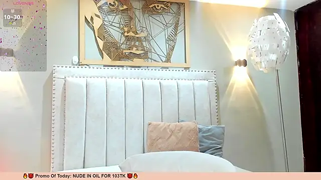Snapshot of _LaraMom_ chatting on February 21, 3:10 pm LaraMom online show from February 21, 3:10 pm