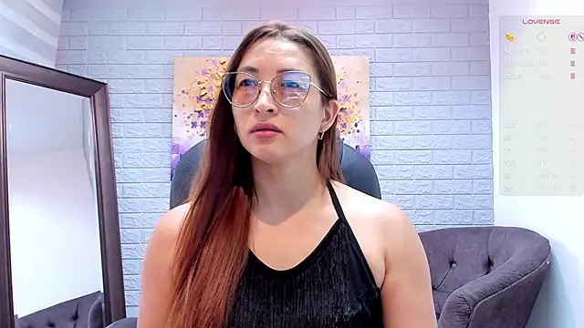 Snapshot of _LaraMom_ chatting on May 21, 7:44 pm LaraMom online show from May 21, 7:44 pm