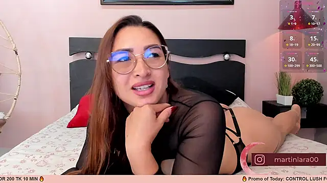 Snapshot of _LaraMom_ chatting on March 18, 6:17 pm LaraMom online show from March 18, 6:17 pm