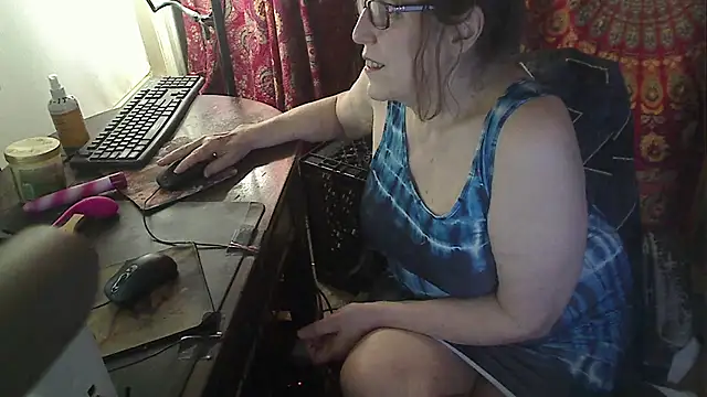 Snapshot of Ireallysquirt chatting on February 18, 1:25 am Ireallysquirt online show from February 18, 1:25 am