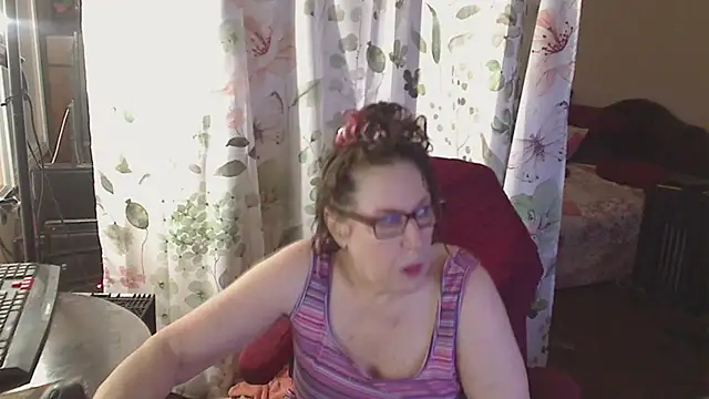 Snapshot of Ireallysquirt chatting on July 1, 4:13 am Ireallysquirt online show from July 1, 4:13 am