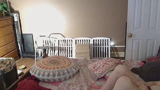 Snapshot of Ireallysquirt chatting on July 8, 2:57 am Ireallysquirt online show from July 8, 2:57 am