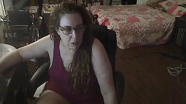 Snapshot of Ireallysquirt chatting on October 18, 1:51 am Ireallysquirt online show from October 18, 1:51 am