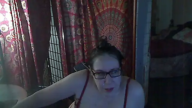 Snapshot of Ireallysquirt chatting on February 11, 11:04 pm Ireallysquirt online show from February 11, 11:04 pm